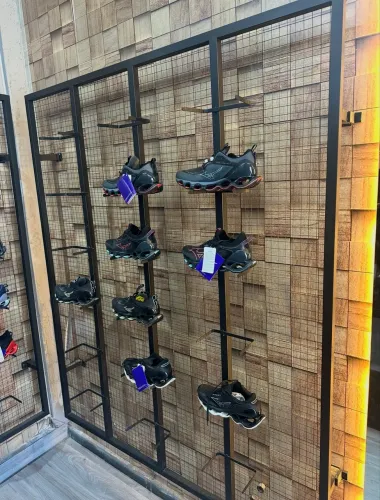 Expositor grande de tênis