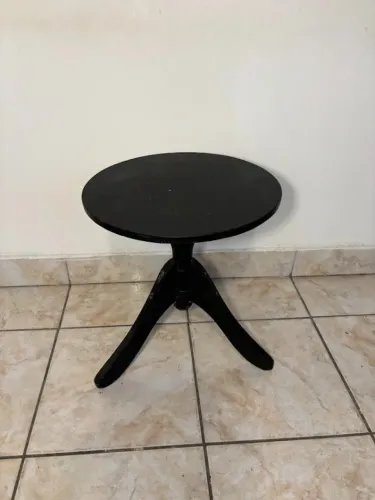 Mesa Pequena Lateral Redonda Preta