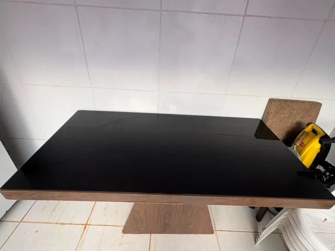 Vende-se mesa 6 lugares com tampo de vidro