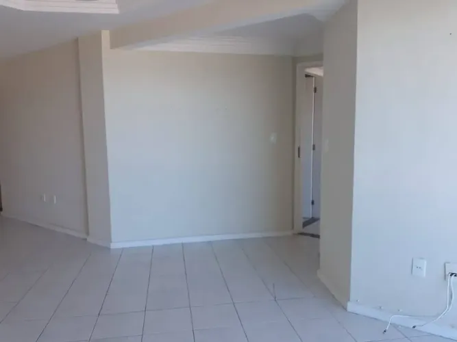 Lindo apartamento com quatro quartos na orla da Praia Campista para locação