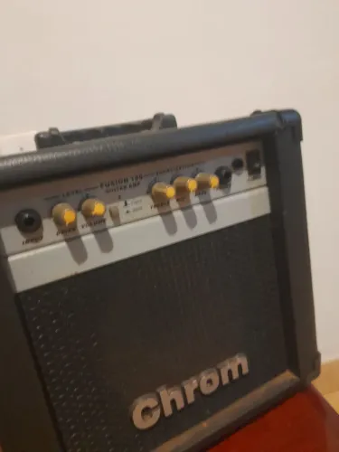 Amplificador chorm 110 wts. Usado. E em bom estado vendo baratinho pra ir embora