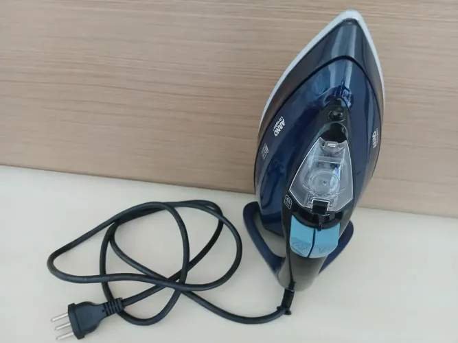 Ferro a vapor Arno - COM DEFEITO - Para conserto ou retirada de peças.