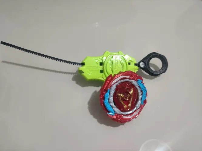 Beyblade Lançador Hasbro QuadStrike Zeal Achilles