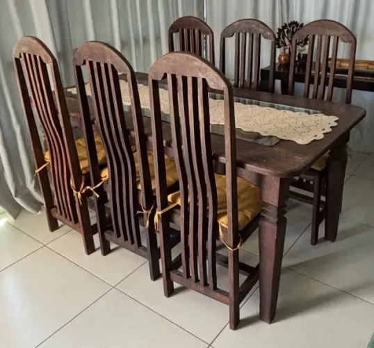 Mesa de Jantar com 6 cadeiras em madeira com tampo de vidro