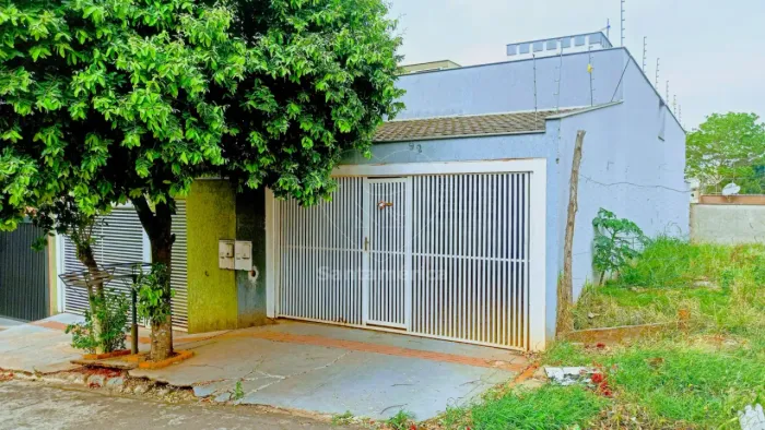 Casa à venda e para alugar na Região Norte com 3 quartos em Londrina, próximo ao Estádio d
