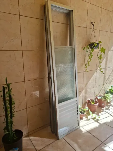 Porta de sluminio com vidro texturizado