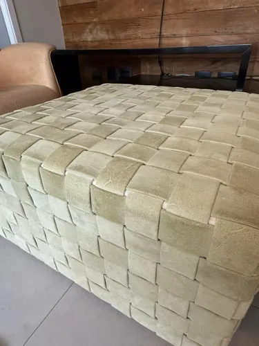 pufe em couro natural 70cmx70cm
