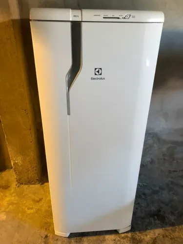 Geladeira Electrolux 240 litros 127w