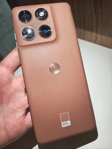 Vendo Moto Edge 60 Fusion 256Gb em ótimo estado, Acompanha Capa+Película e cabo USB 1300,0