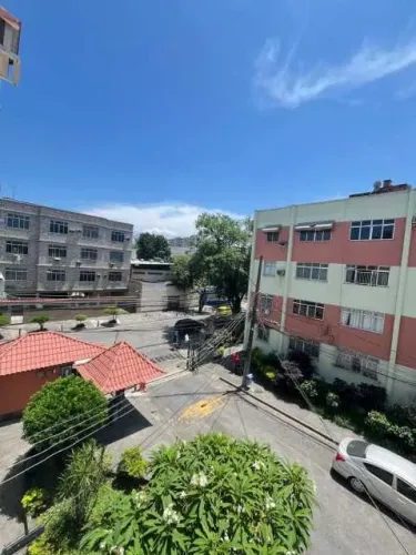 Vendo/Alugo Apto na Geremário Dantas, 02/4, sala, cozinha, banheiro, academia, quadra