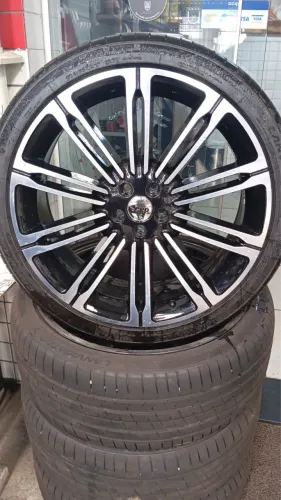 JOGO DE RODA EVOQUE NOVA ARO 22 5x110 E 5x108 COM PNEUS 