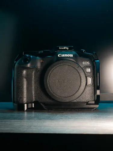 Canon R8