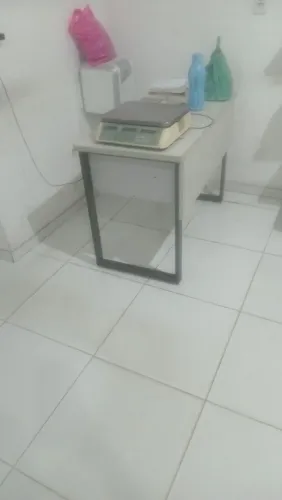 Mesa de comércio ou escritório boa toda