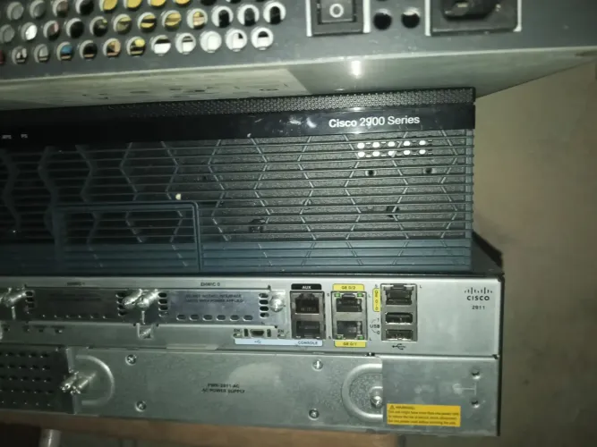 Roteadores Cisco e Huawei e perifericos