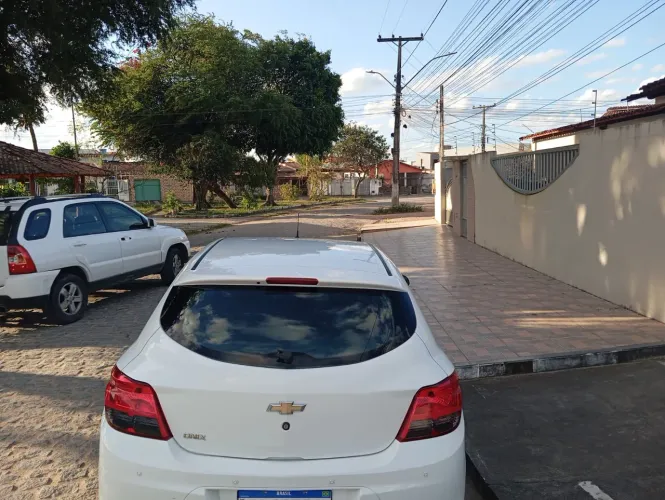 Chevrolet Onix JOY Hatch 1.0 8V Flex Mec. 4P 2019