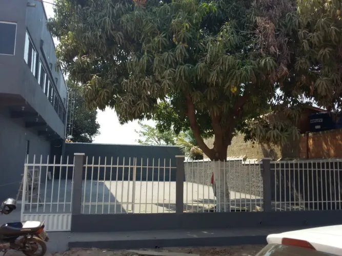 PREDIO/SOBRADO COMERCIAL E RESIDENCIAL E AREA AMPLA DE LAZER AO LADO VENDO BARATO