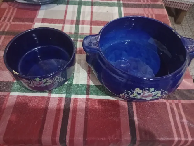 Tigelas de porcelana decorativas da cor azul cobalto .contato *