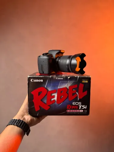 Rebel EOS T5i + Kit 18-55 + Grip Meike (Funcional) 