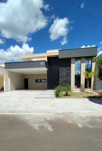 Casa com Piscina para LOCAÇÃO no Condomínio Residencial Valência 2