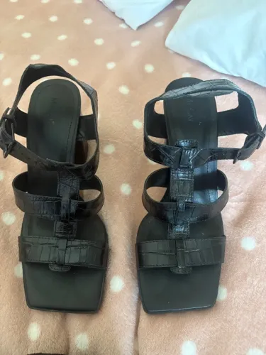 Sandália Mr. Cat tamanho 37