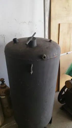 VENDE-SE COMPRESSOR DE AR 30 PES 7,5CV -DESMONTADO