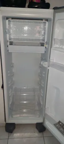Geladeira esmaltec 1000 reais