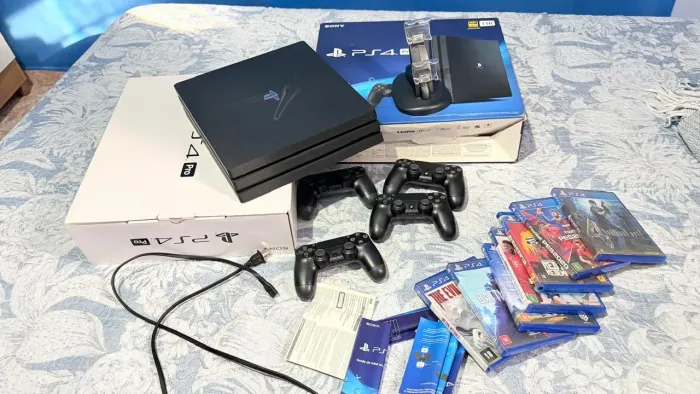 PS4 Pro 1TB + 4 Controles + 7 Jogos + Caixa Original