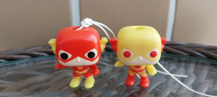 Kit Miniaturas Kinder: Fhash e Flash Reverso Liga da Justiça