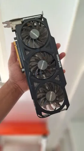 Placa de Video Gigabyte Placa GeForce GTX 760 WindForce 3X OC 2gb - **Com Defeito**