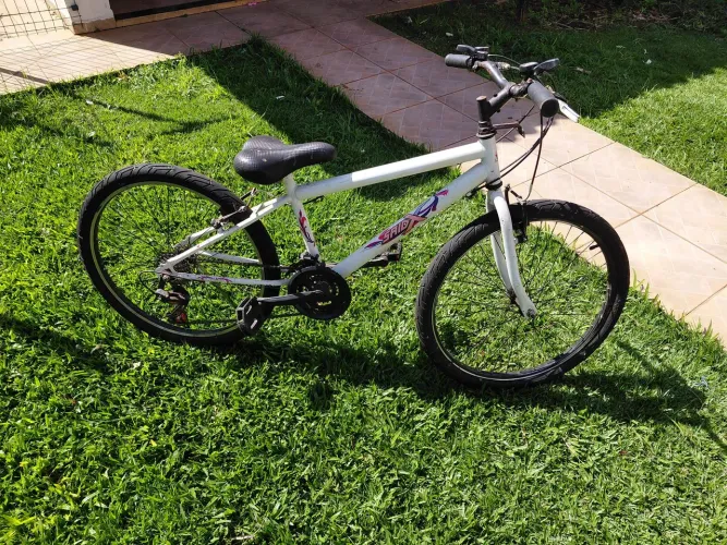 VENDO UMA BICICLETA.