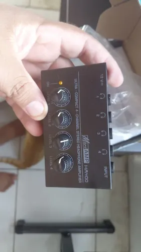 Amplificador de fone 4 saídas 1 entrada