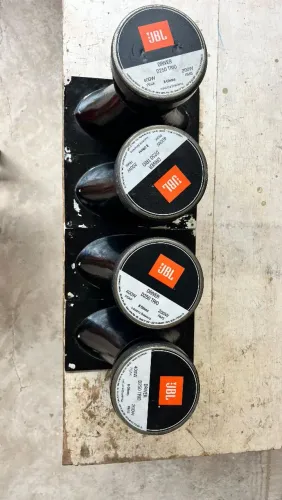 Vende-se 4 Driver D-250 trio com corneta oval