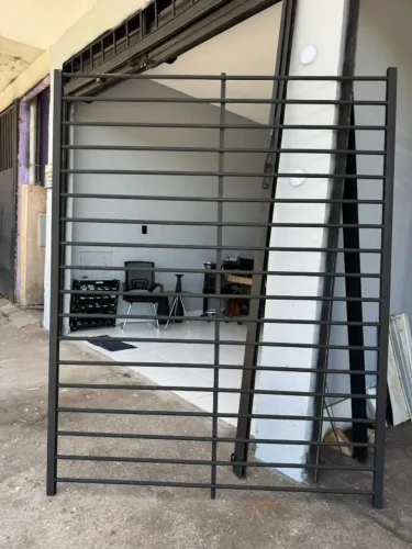 Grade 1,68m largura x 2,09 altura