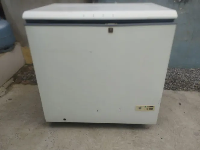 Vendo um freezer de uma porta