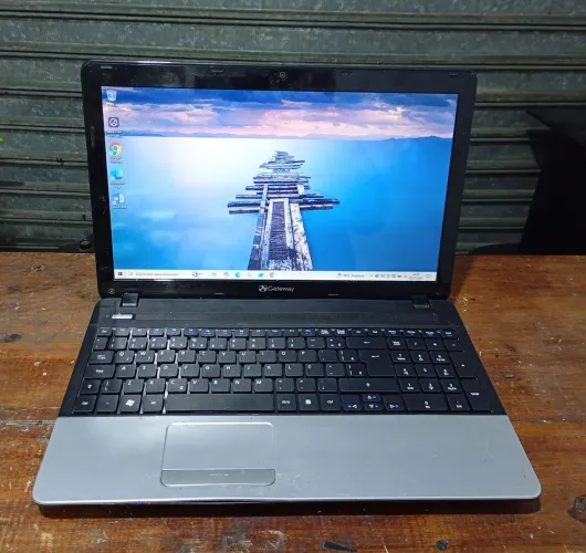 Notebook core i5 8GB de RAM funcionando ok, sem bateria. Não faço envio