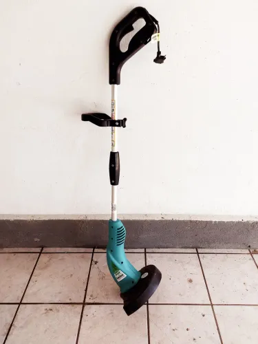 Aparador de Grama Elétrico Garthen GAM-1500BP, com potência de 1500W e voltagem de 220V