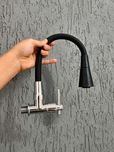 Torneira flexível para parede