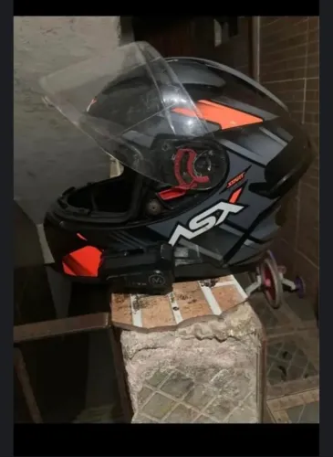 2 capacetes por 300