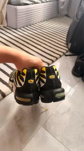 Valor Negociável - Nike Air Max Plus TN Original Preto e Amarelo - Conservado 