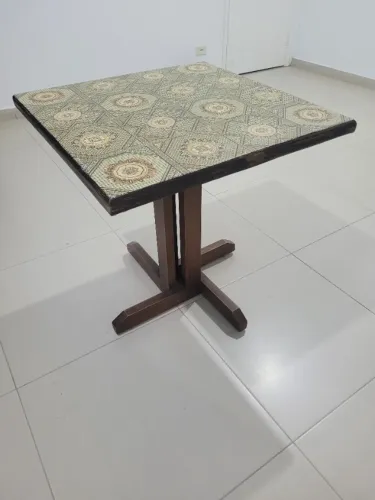 Mesa 70 x 70