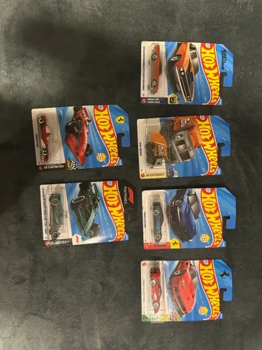 Cada hotwheels 25 (1uni)