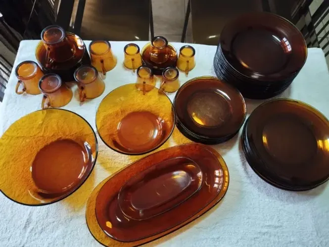 Aparelho de jantar e chá de vidro temperado âmbar - belíssimo e completíssimo