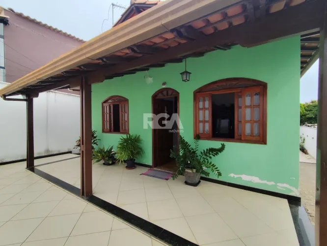 CASA LINEAR COM 3 QUARTOS E 7 VAGAS SANTA CLARA (VESPASIANO)