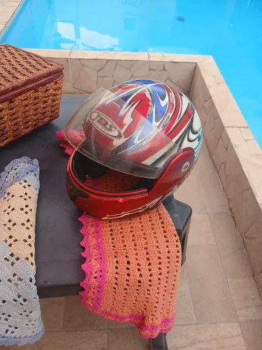 Capacete esportivo ótimo estado tamanho 60