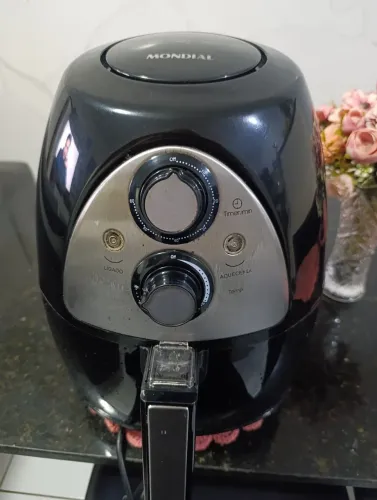 Air Fryer Mundial 150,00 pra vender logo
