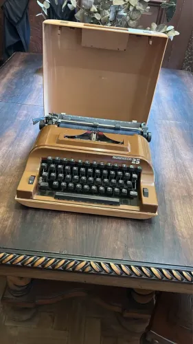 Máquina de escrever antiga