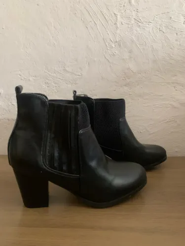 Bota mooncity