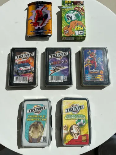 Baralhos Super Trunfo e outros colecionáveis