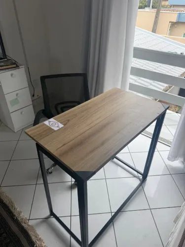 Mesa e cadeira escritório