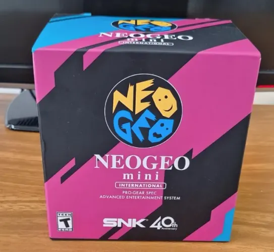 Neo Geo Mini Snk 40th com 40 jogos na memoria (Faço Olx Pay)